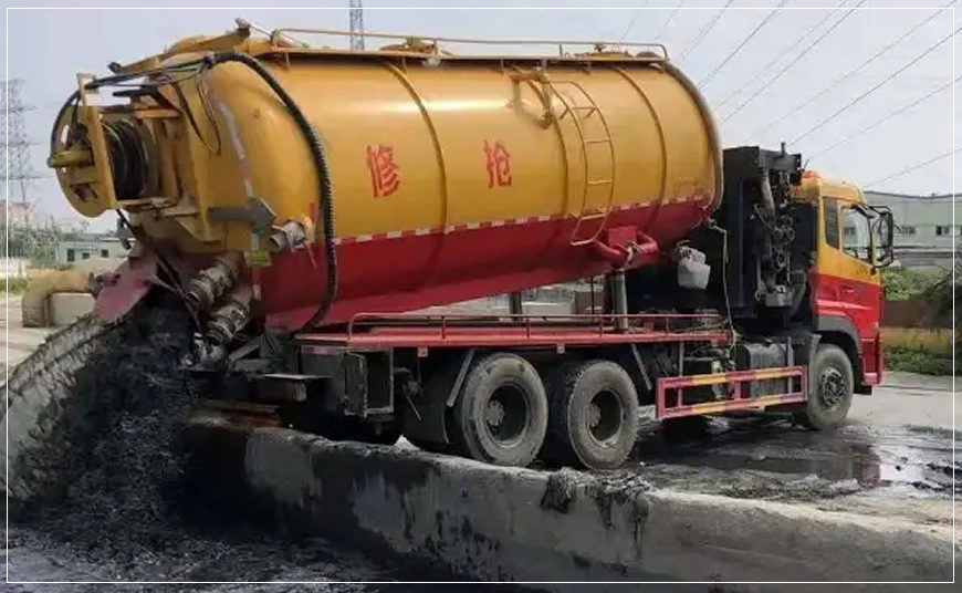 桑珠孜区污水池清理
